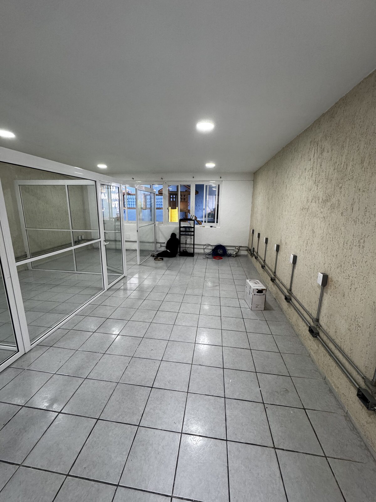 Cableado estructurado en proceso de instalación